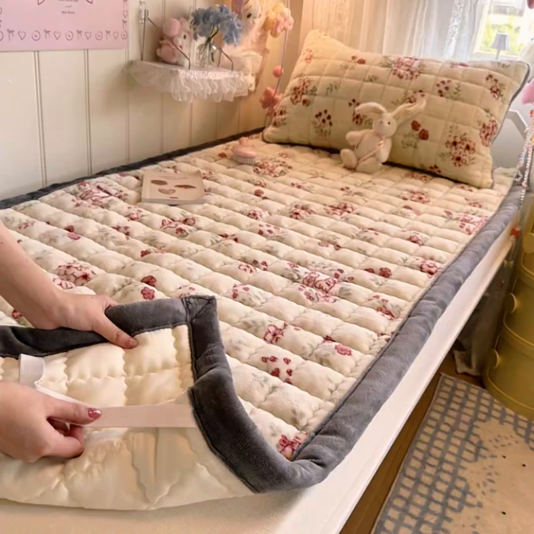 91家纺网 家纺一手货源 找家纺 韩巢家纺 冬季高低床2025款牛奶绒水晶边床垫床护垫学生床褥子宿舍寝室床褥铺底 水晶边-两小无猜