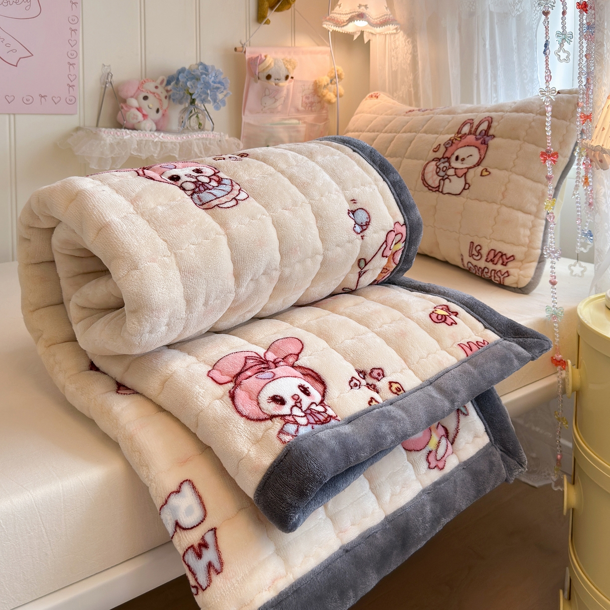 91家纺网 家纺一手货源 找家纺 韩巢家纺 冬季高低床2025款牛奶绒水晶边床垫床护垫学生床褥子宿舍寝室床褥铺底 水晶边-美乐蒂