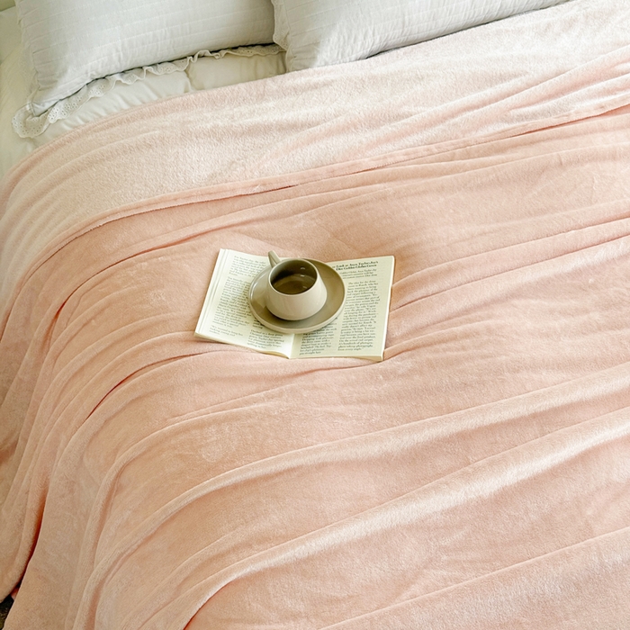 91家纺网 家纺一手货源 找家纺 卡琪曼 2025新款素色法兰绒毛毯毯子 素色法兰绒(蜜桃玉)