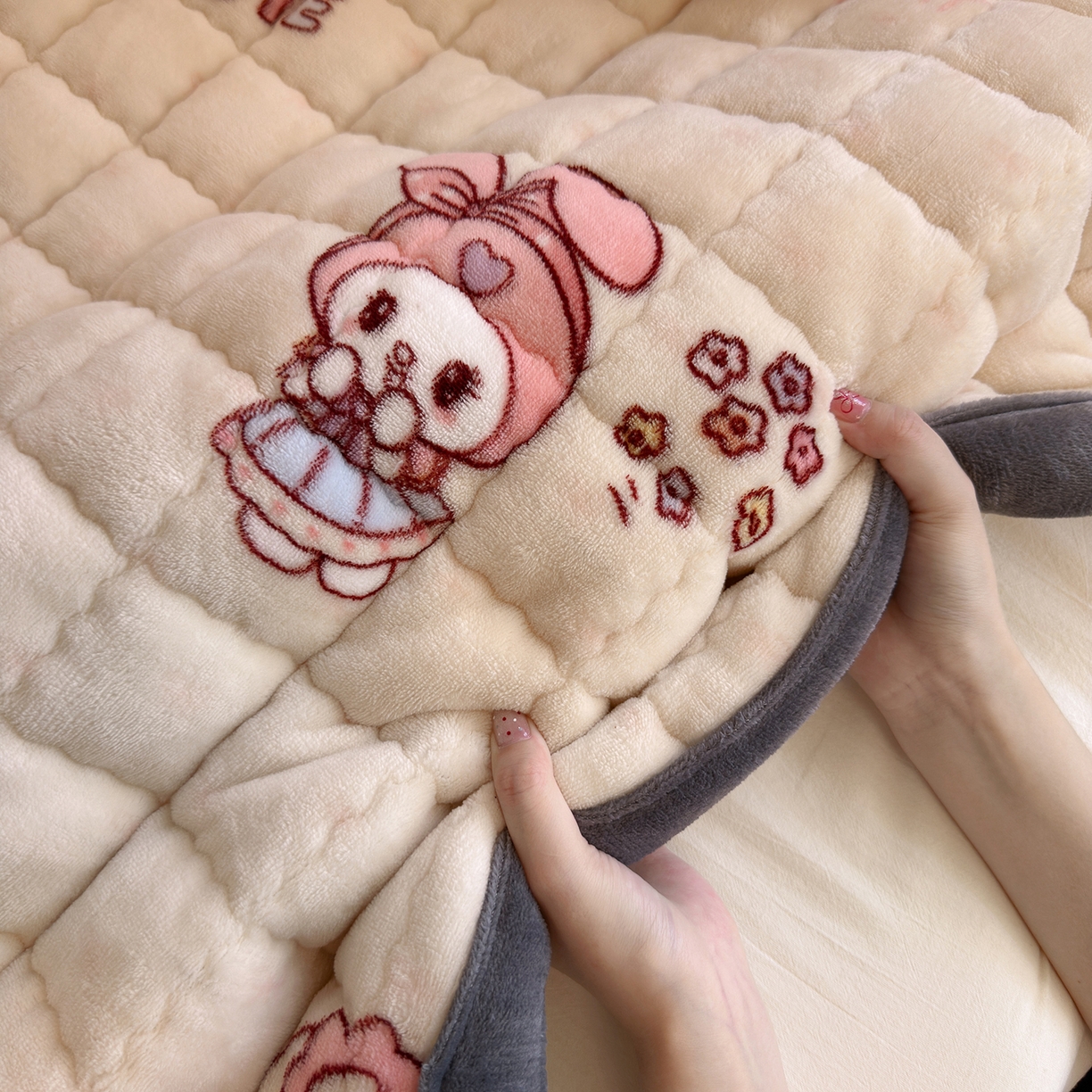 91家纺网 家纺一手货源 找家纺 韩巢家纺 冬季高低床2025款牛奶绒水晶边床垫床护垫学生床褥子宿舍寝室床褥铺底 水晶边-美乐蒂