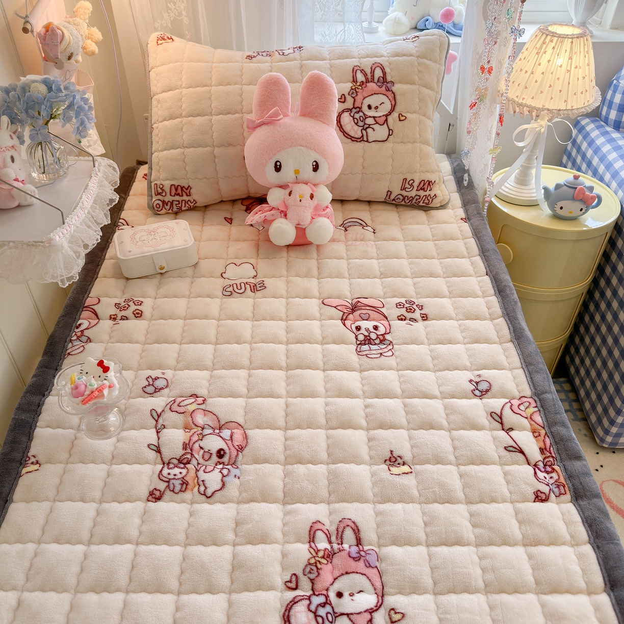 91家纺网 家纺一手货源 找家纺 韩巢家纺 冬季高低床2025款牛奶绒水晶边床垫床护垫学生床褥子宿舍寝室床褥铺底 水晶边-美乐蒂