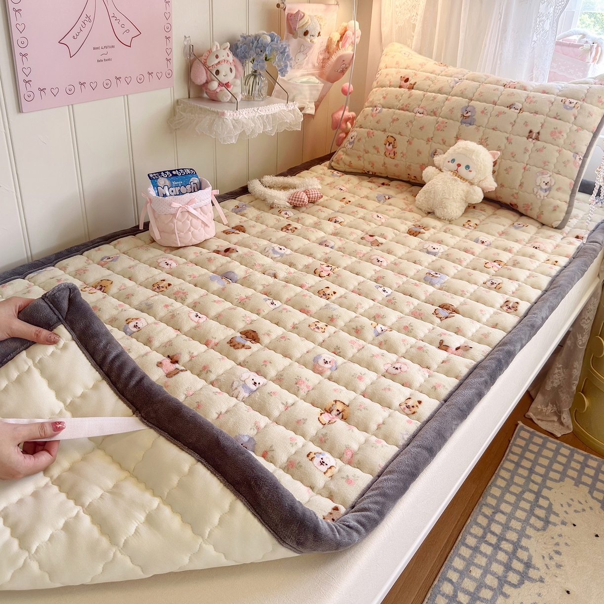91家纺网 家纺一手货源 找家纺 韩巢家纺 冬季高低床2025款牛奶绒水晶边床垫床护垫学生床褥子宿舍寝室床褥铺底 水晶边-迷你小狗