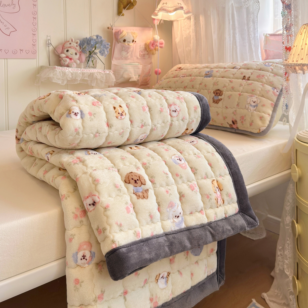 91家纺网 家纺一手货源 找家纺 韩巢家纺 冬季高低床2025款牛奶绒水晶边床垫床护垫学生床褥子宿舍寝室床褥铺底 水晶边-迷你小狗