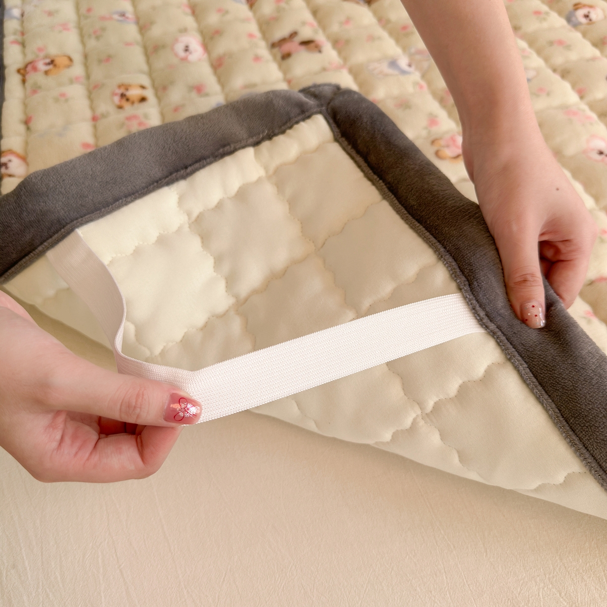 91家纺网 家纺一手货源 找家纺 韩巢家纺 冬季高低床2025款牛奶绒水晶边床垫床护垫学生床褥子宿舍寝室床褥铺底 水晶边-迷你小狗