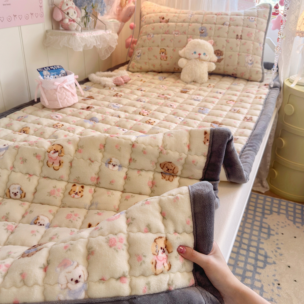 91家纺网 家纺一手货源 找家纺 韩巢家纺 冬季高低床2025款牛奶绒水晶边床垫床护垫学生床褥子宿舍寝室床褥铺底 水晶边-迷你小狗