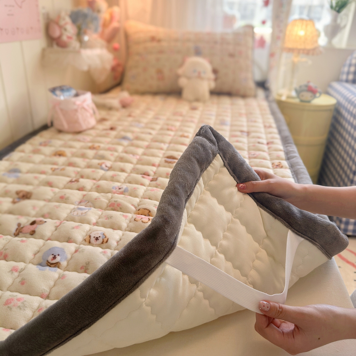 91家纺网 家纺一手货源 找家纺 韩巢家纺 冬季高低床2025款牛奶绒水晶边床垫床护垫学生床褥子宿舍寝室床褥铺底 水晶边-迷你小狗