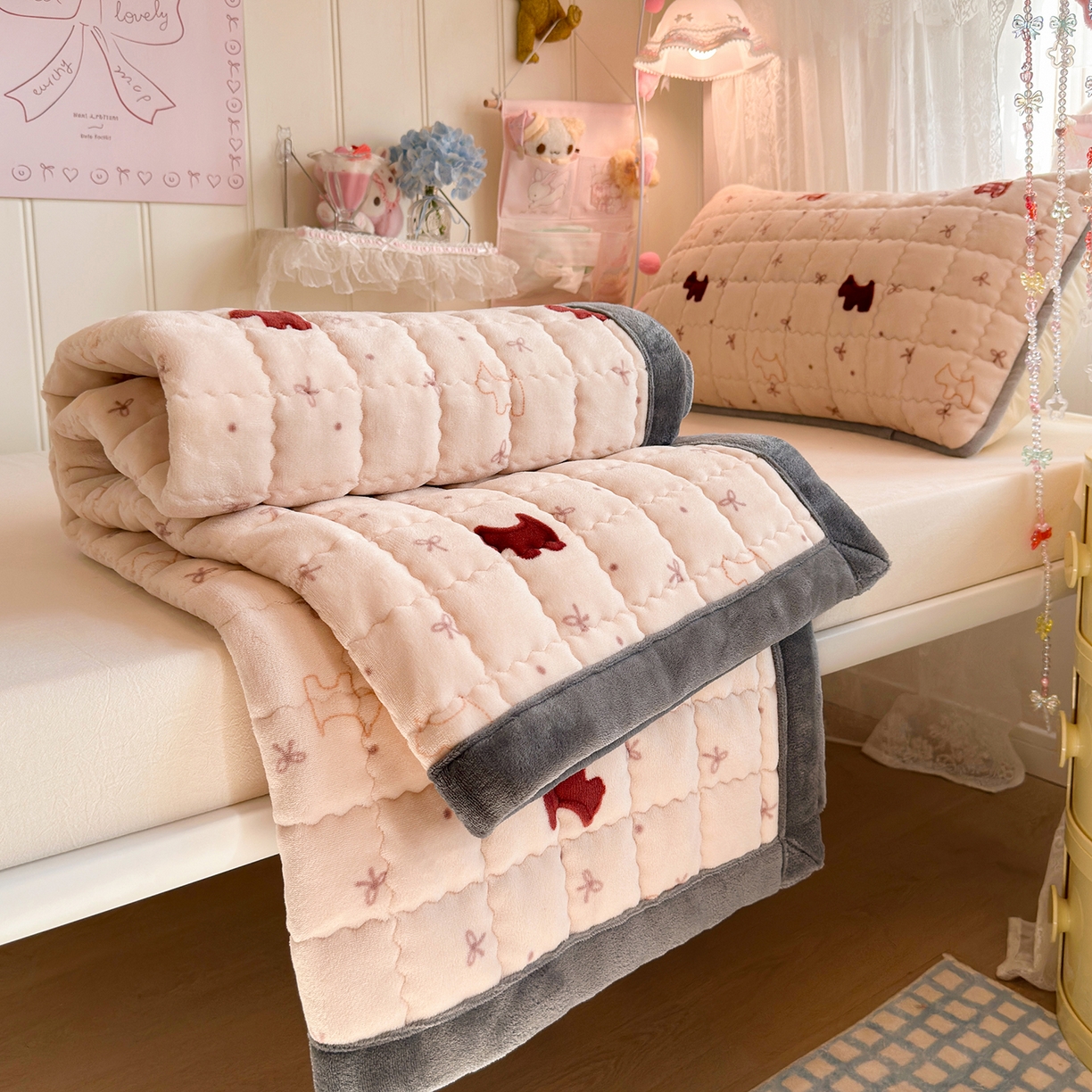 91家纺网 家纺一手货源 找家纺 韩巢家纺 冬季高低床2025款牛奶绒水晶边床垫床护垫学生床褥子宿舍寝室床褥铺底 水晶边-奶油小狗