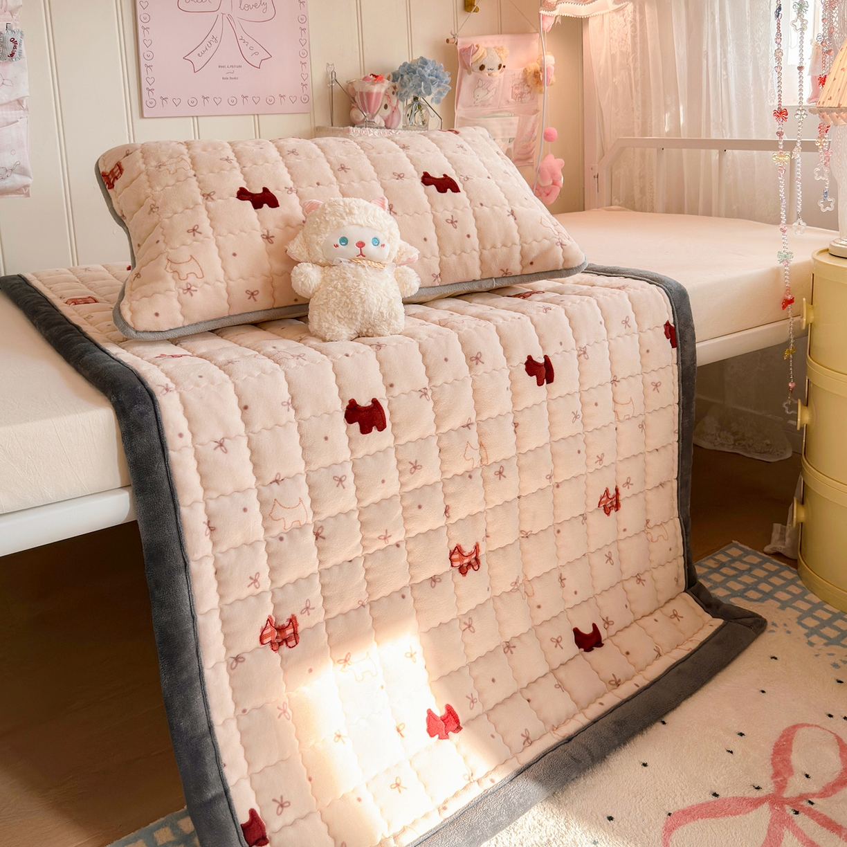 91家纺网 家纺一手货源 找家纺 韩巢家纺 冬季高低床2025款牛奶绒水晶边床垫床护垫学生床褥子宿舍寝室床褥铺底 水晶边-奶油小狗