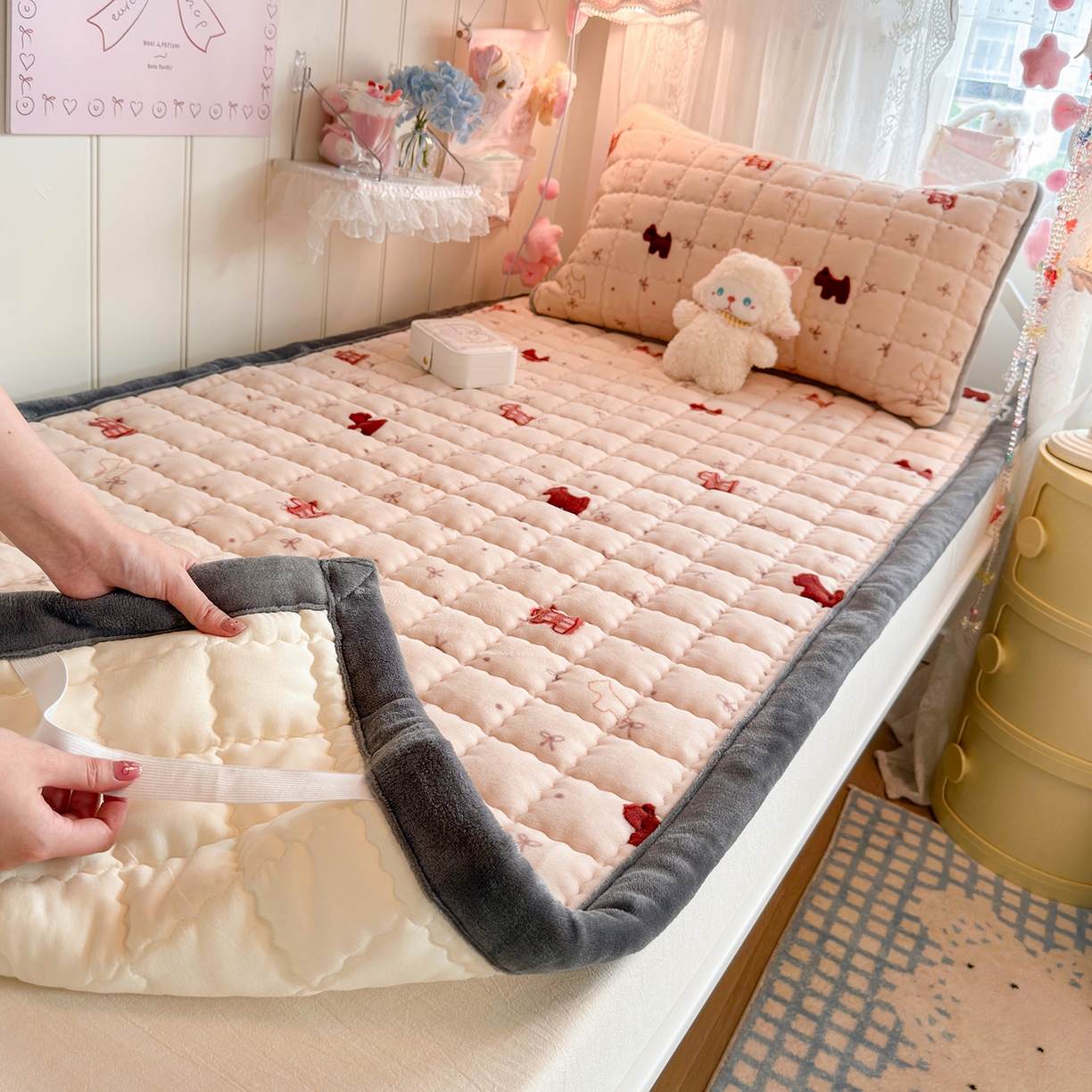 91家纺网 家纺一手货源 找家纺 韩巢家纺 冬季高低床2025款牛奶绒水晶边床垫床护垫学生床褥子宿舍寝室床褥铺底 水晶边-奶油小狗