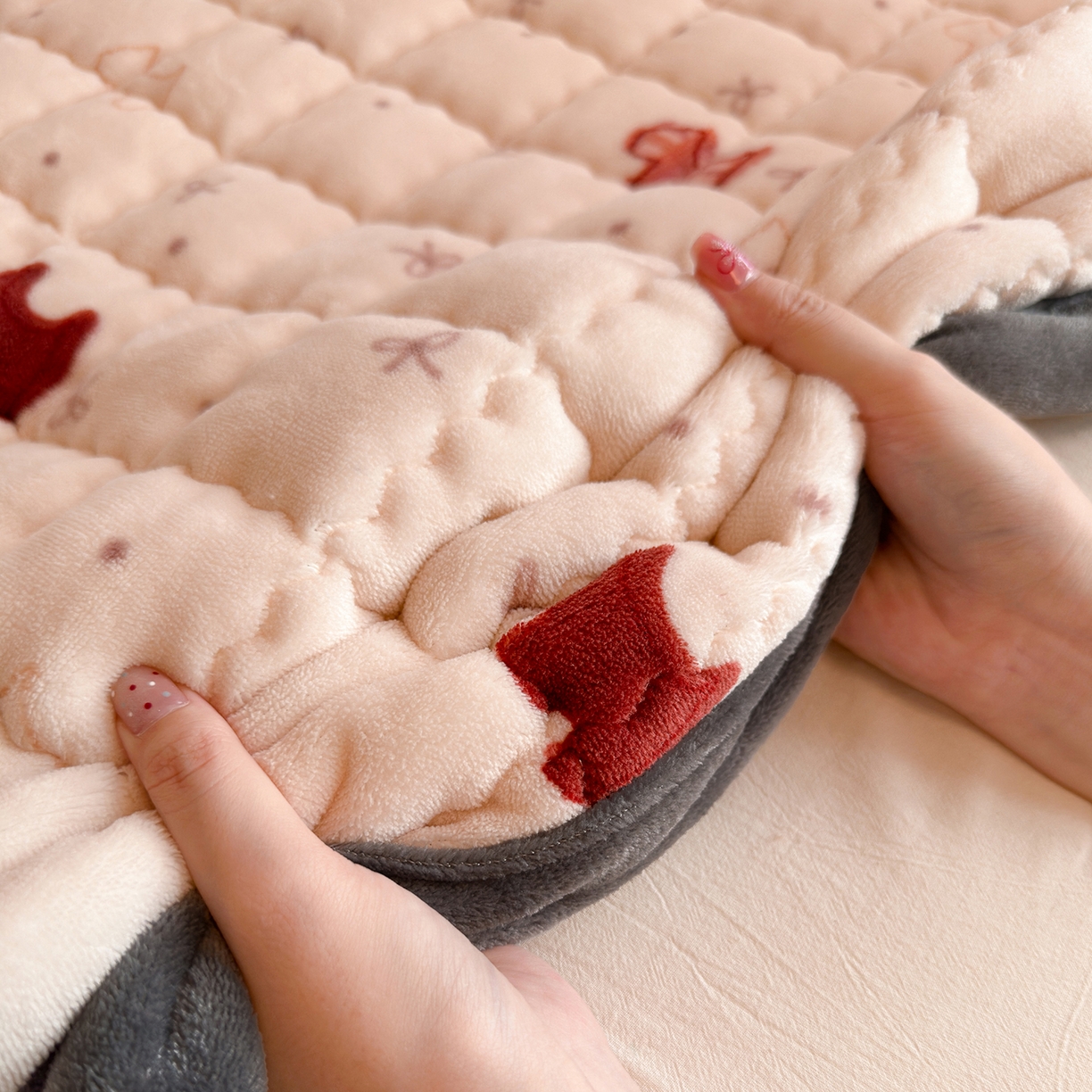 91家纺网 家纺一手货源 找家纺 韩巢家纺 冬季高低床2025款牛奶绒水晶边床垫床护垫学生床褥子宿舍寝室床褥铺底 水晶边-奶油小狗