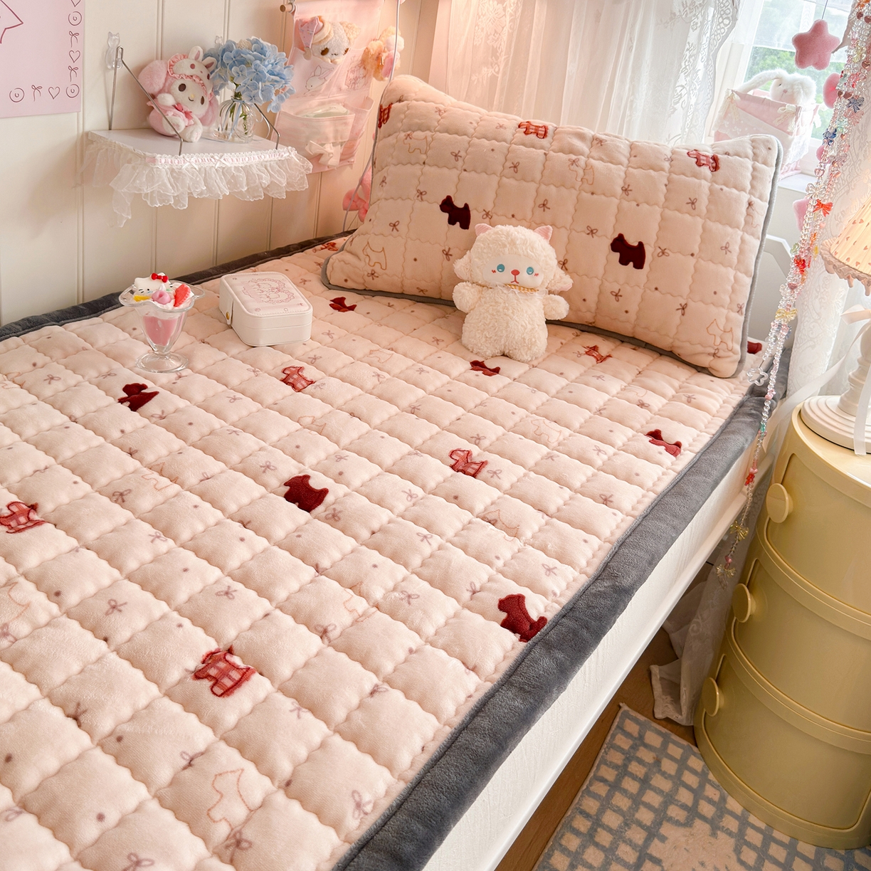 91家纺网 家纺一手货源 找家纺 韩巢家纺 冬季高低床2025款牛奶绒水晶边床垫床护垫学生床褥子宿舍寝室床褥铺底 水晶边-奶油小狗
