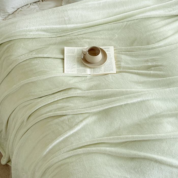 91家纺网 家纺一手货源 找家纺 卡琪曼 2025新款素色法兰绒毛毯毯子 素色法兰绒（森林绿）