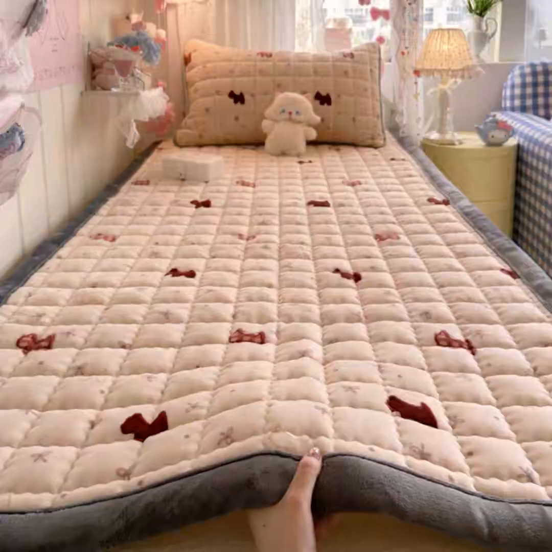 91家纺网 家纺一手货源 找家纺 韩巢家纺 冬季高低床2025款牛奶绒水晶边床垫床护垫学生床褥子宿舍寝室床褥铺底 水晶边-奶油小狗