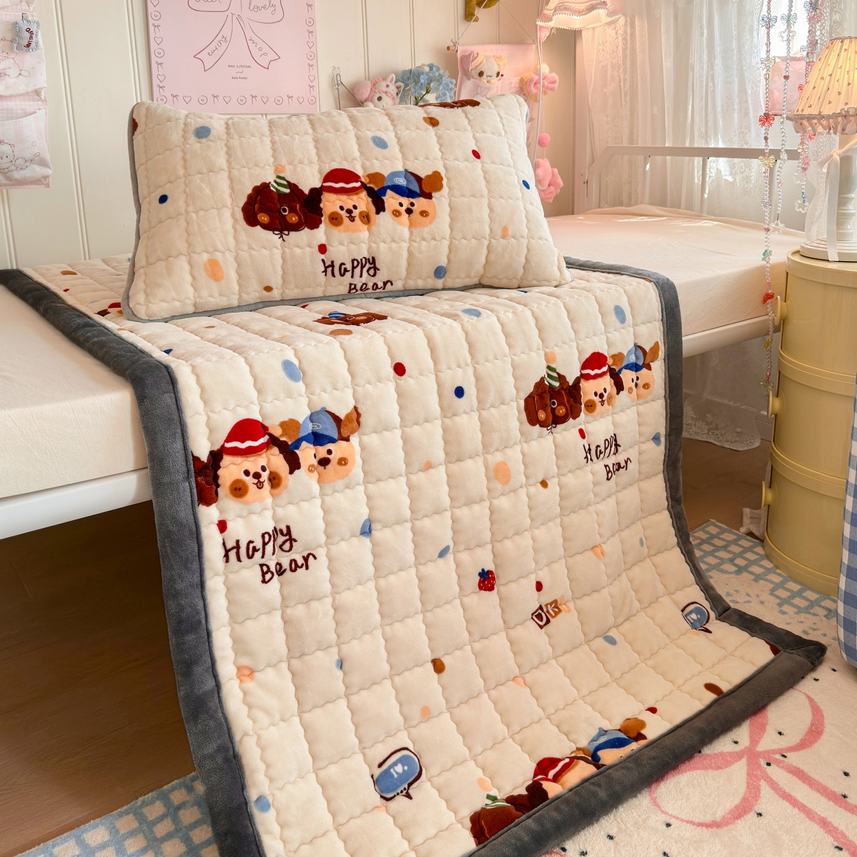 91家纺网 家纺一手货源 找家纺 韩巢家纺 冬季高低床2025款牛奶绒水晶边床垫床护垫学生床褥子宿舍寝室床褥铺底 水晶边-汪汪狗