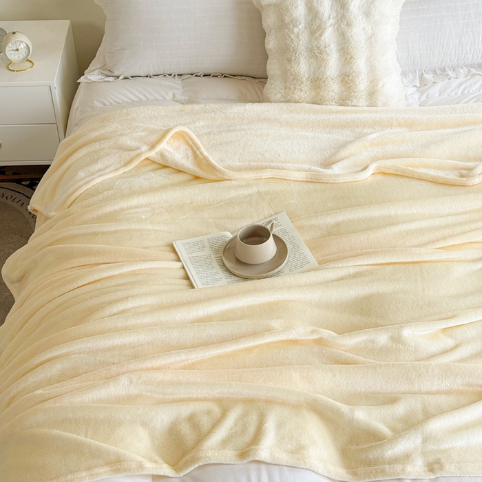 91家纺网 家纺一手货源 找家纺 卡琪曼 2025新款素色法兰绒毛毯毯子 素色法兰绒（透明黄）