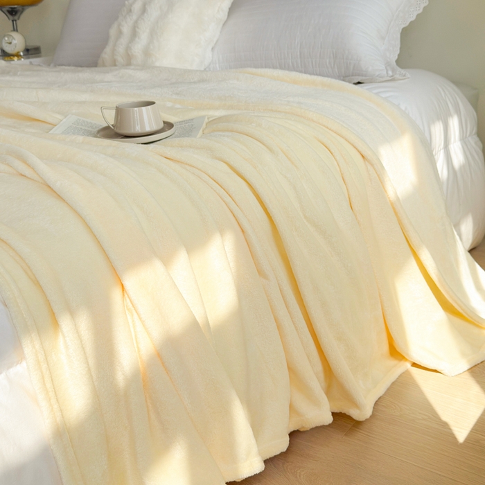 91家纺网 家纺一手货源 找家纺 卡琪曼 2025新款素色法兰绒毛毯毯子 素色法兰绒（透明黄）