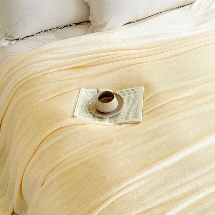 91家纺网 家纺一手货源 找家纺 卡琪曼 2025新款素色法兰绒毛毯毯子 素色法兰绒（透明黄）