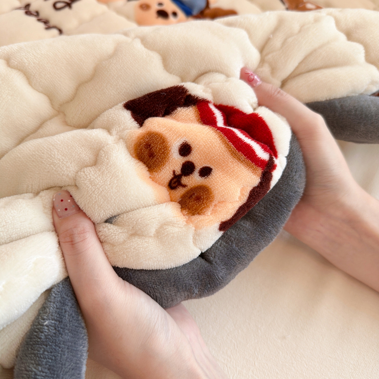 91家纺网 家纺一手货源 找家纺 韩巢家纺 冬季高低床2025款牛奶绒水晶边床垫床护垫学生床褥子宿舍寝室床褥铺底 水晶边-汪汪狗