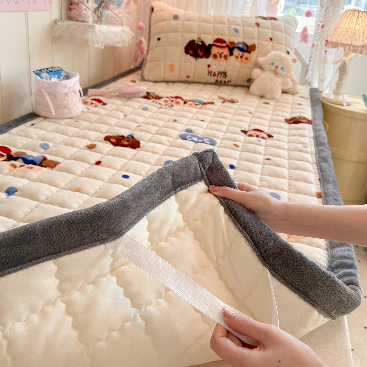 91家纺网 家纺一手货源 找家纺 韩巢家纺 冬季高低床2025款牛奶绒水晶边床垫床护垫学生床褥子宿舍寝室床褥铺底 水晶边-汪汪狗