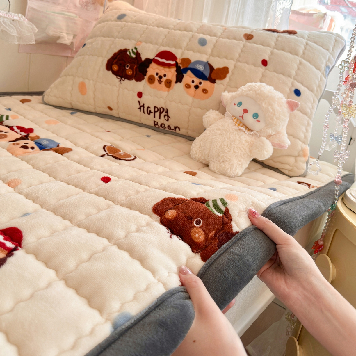 91家纺网 家纺一手货源 找家纺 韩巢家纺 冬季高低床2025款牛奶绒水晶边床垫床护垫学生床褥子宿舍寝室床褥铺底 水晶边-汪汪狗