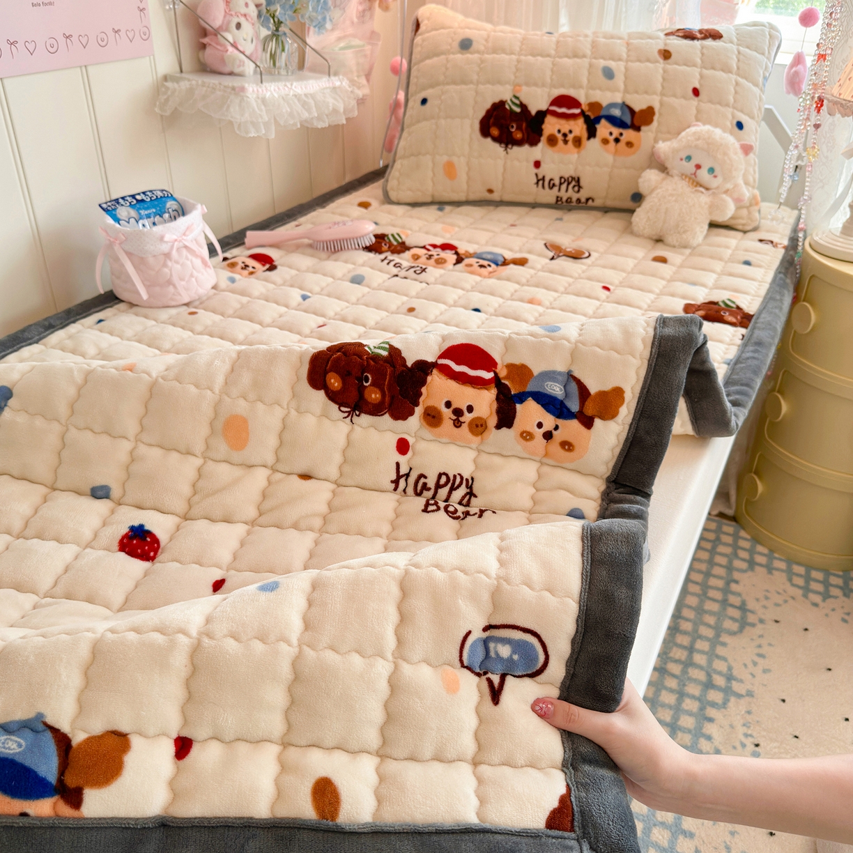 91家纺网 家纺一手货源 找家纺 韩巢家纺 冬季高低床2025款牛奶绒水晶边床垫床护垫学生床褥子宿舍寝室床褥铺底 水晶边-汪汪狗