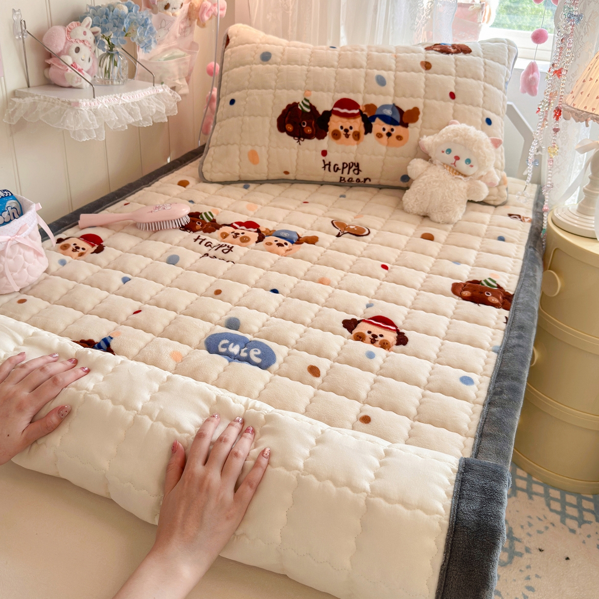 91家纺网 家纺一手货源 找家纺 韩巢家纺 冬季高低床2025款牛奶绒水晶边床垫床护垫学生床褥子宿舍寝室床褥铺底 水晶边-汪汪狗