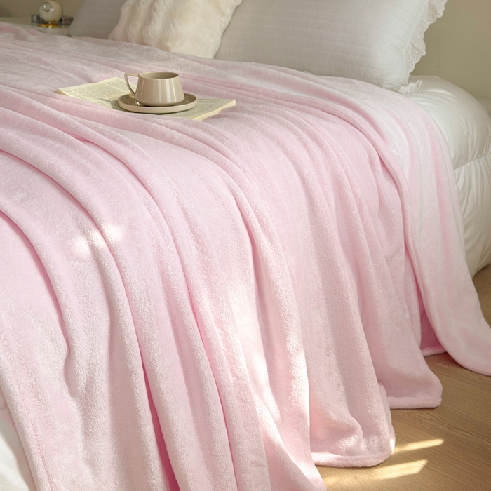 91家纺网 家纺一手货源 找家纺 卡琪曼 2025新款素色法兰绒毛毯毯子 素色法兰绒（樱花粉）