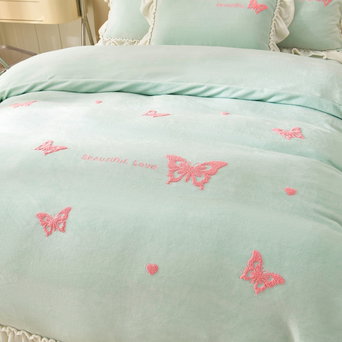 91家纺网 家纺一手货源 找家纺 梦之星 2025新款9斤毛巾绣韩式花边牛奶绒四件套 蝴蝶-淡绿