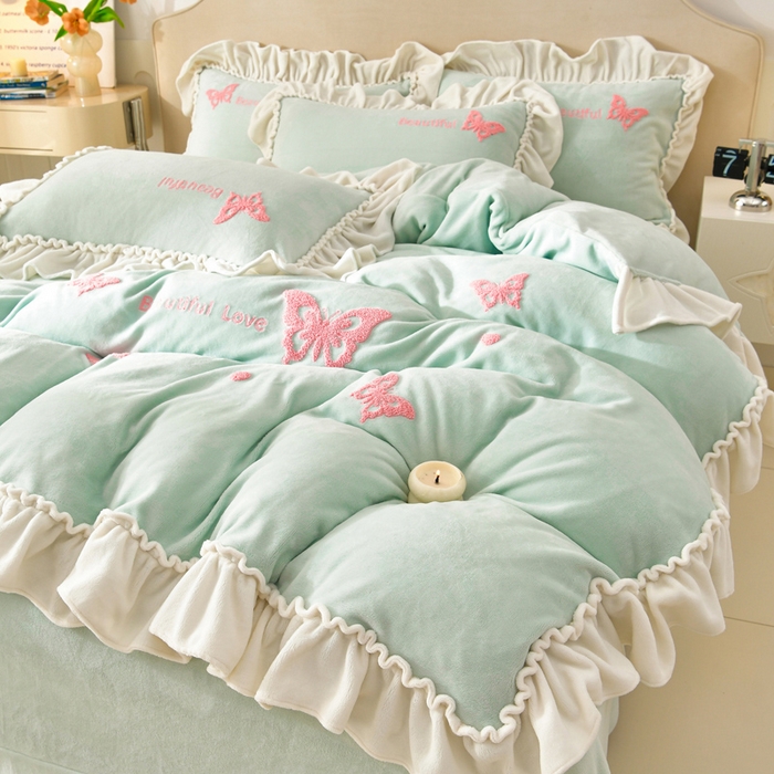 91家纺网 家纺一手货源 找家纺 梦之星 2025新款9斤毛巾绣韩式花边牛奶绒四件套 蝴蝶-淡绿