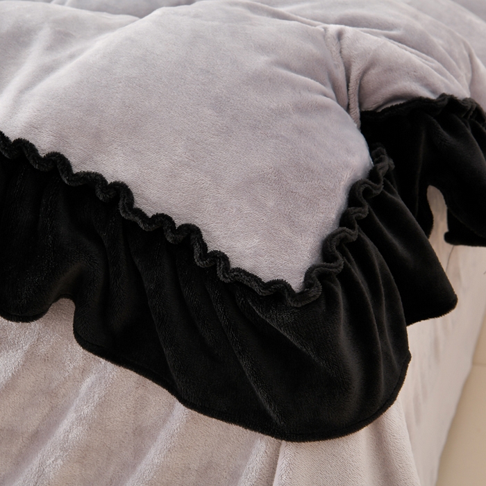 91家纺网 家纺一手货源 找家纺 梦之星 2025新款9斤毛巾绣韩式花边牛奶绒四件套 蝴蝶-灰