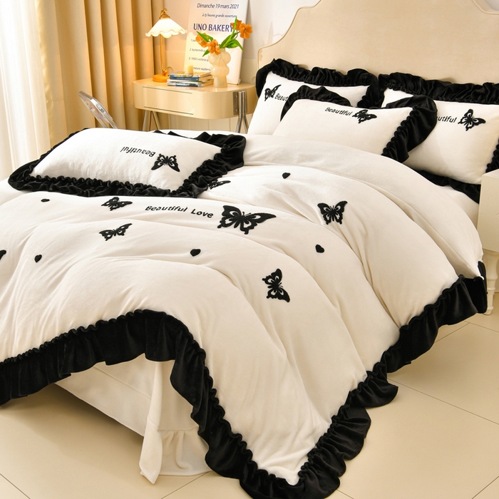 91家纺网 家纺一手货源 找家纺 梦之星 2025新款9斤毛巾绣韩式花边牛奶绒四件套 蝴蝶-米白