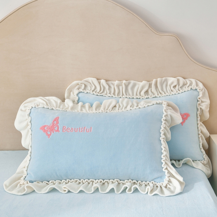 91家纺网 家纺一手货源 找家纺 梦之星 2025新款9斤毛巾绣韩式花边牛奶绒四件套 蝴蝶-天空蓝