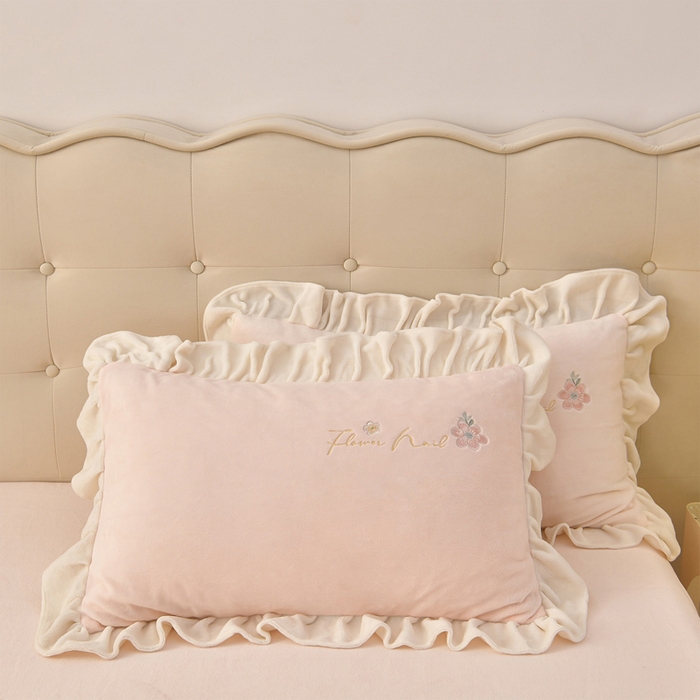 91家纺网 家纺一手货源 找家纺 梦之星 2025新款刺绣韩式花边牛奶绒四件套 花束-淡粉