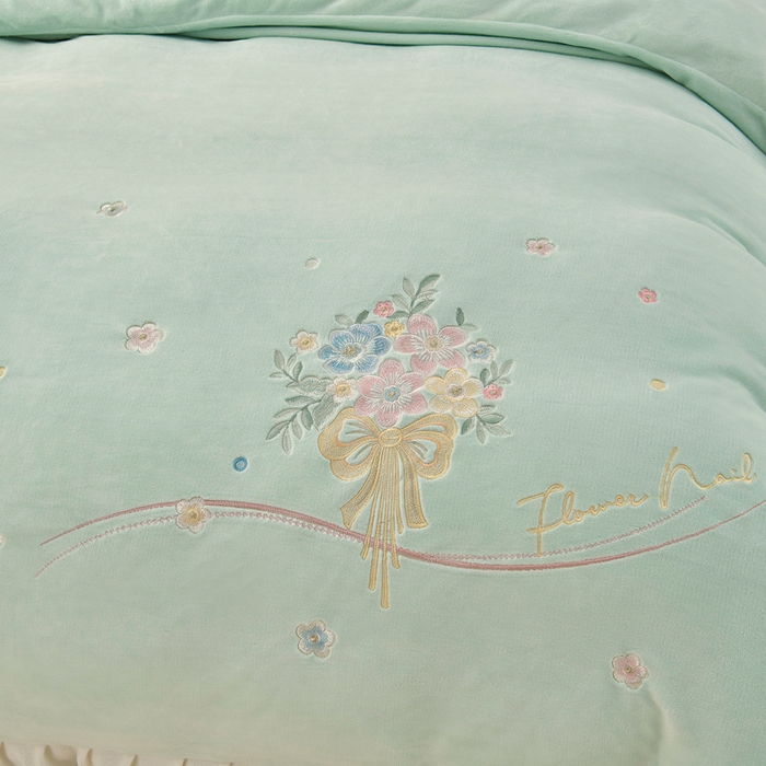 91家纺网 家纺一手货源 找家纺 梦之星 2025新款毛刺韩式花边牛奶绒四件套 花束-淡绿