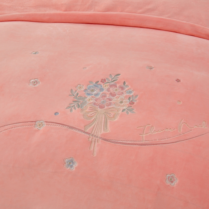 91家纺网 家纺一手货源 找家纺 梦之星 2025新款刺绣韩式花边牛奶绒四件套 花束-粉