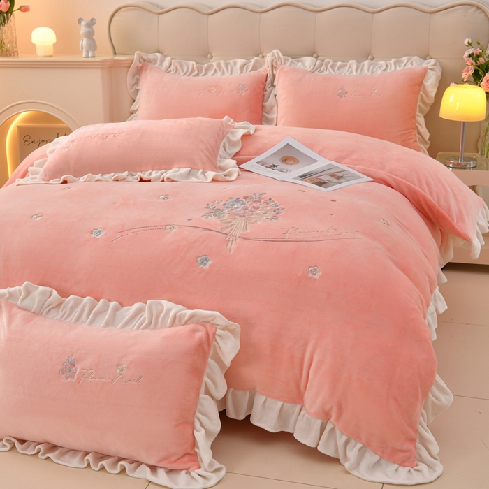 91家纺网 家纺一手货源 找家纺 梦之星 2025新款刺绣韩式花边牛奶绒四件套 花束-粉