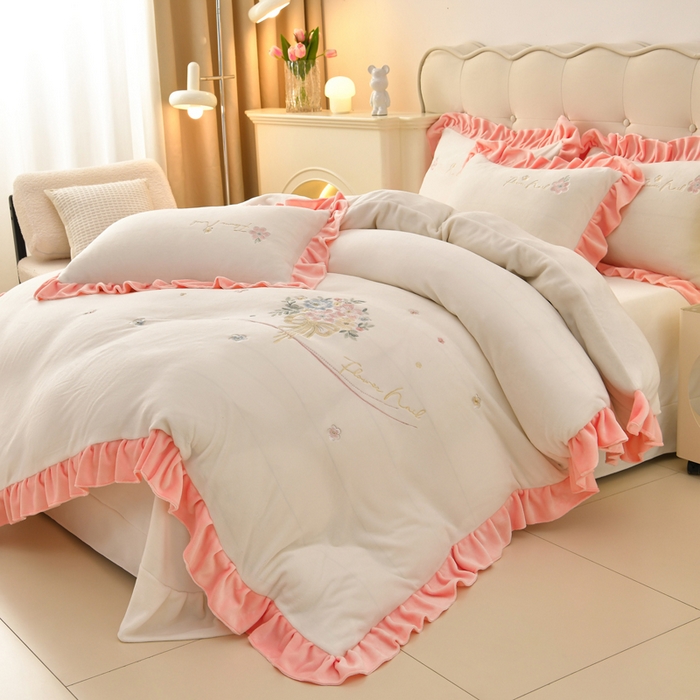 91家纺网 家纺一手货源 找家纺 梦之星 2025新款刺绣韩式花边牛奶绒四件套 花束-米白