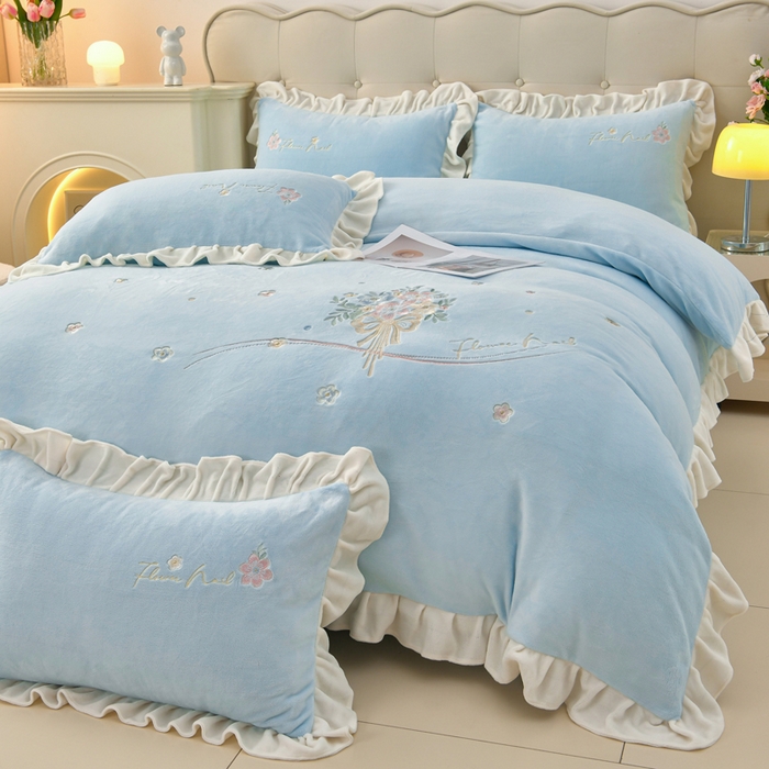 91家纺网 家纺一手货源 找家纺 梦之星 2025新款刺绣韩式花边牛奶绒四件套 花束-天空蓝