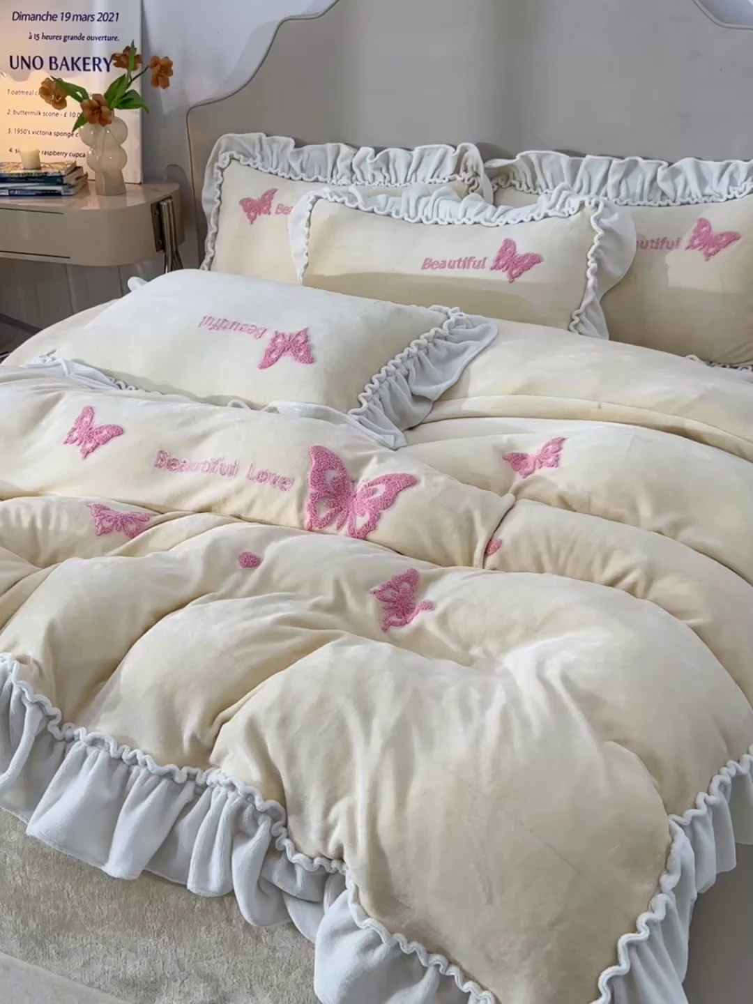 91家纺网 家纺一手货源 找家纺 梦之星 2025新款9斤毛巾绣韩式花边牛奶绒四件套 蝴蝶-淡黄