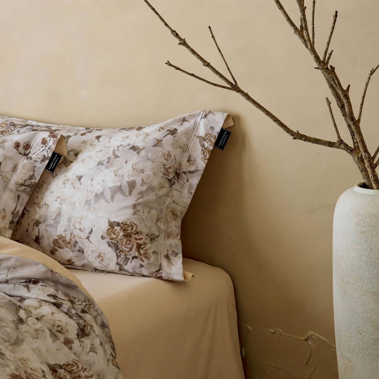 91家纺网 家纺一手货源 找家纺 三味舒屋 2025新款50s全棉纯棉磨毛印花四件套-秋日绮梦 塞纳花影浅金