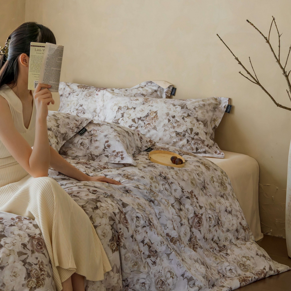 91家纺网 家纺一手货源 找家纺 三味舒屋 2025新款50s全棉纯棉磨毛印花四件套-秋日绮梦 塞纳花影浅金