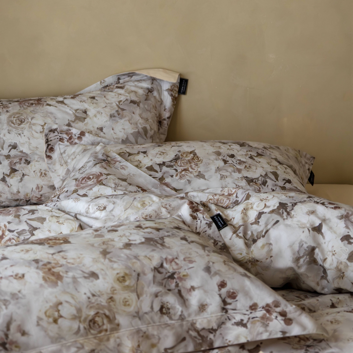 91家纺网 家纺一手货源 找家纺 三味舒屋 2025新款50s全棉纯棉磨毛印花四件套-秋日绮梦 塞纳花影浅金