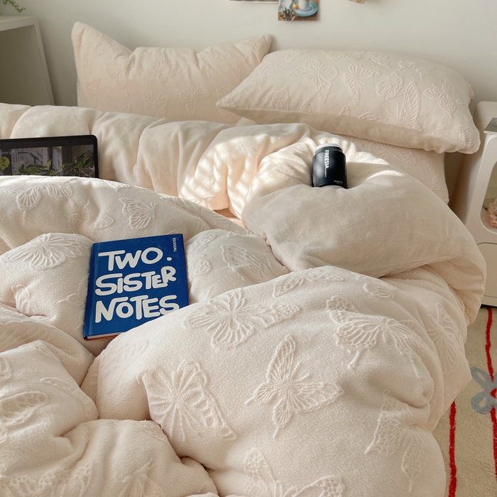 91家纺网 家纺一手货源 找家纺 （总）六巷胡同 2025新款INS博主风蝴蝶雕花A类牛奶绒四件套