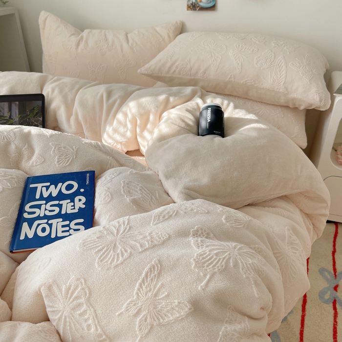 91家纺网 家纺一手货源 找家纺 （总）六巷胡同 2025新款INS博主风蝴蝶雕花A类牛奶绒四件套