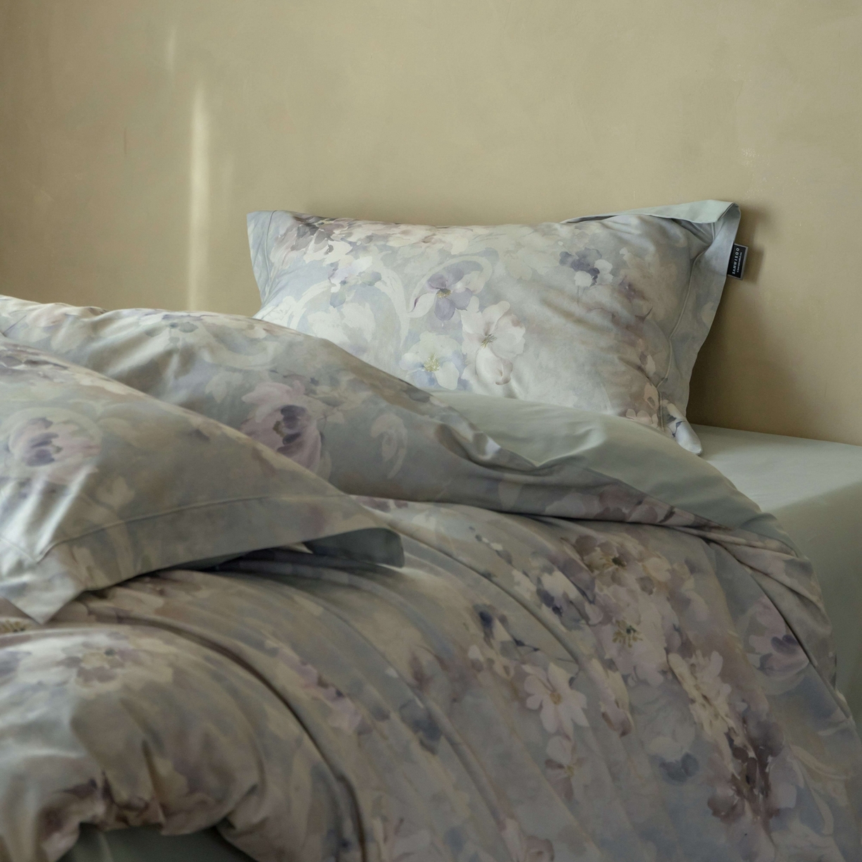 91家纺网 家纺一手货源 找家纺 三味舒屋 2025新款50s全棉纯棉磨毛印花四件套-秋日绮梦 楼兰梦境蓝