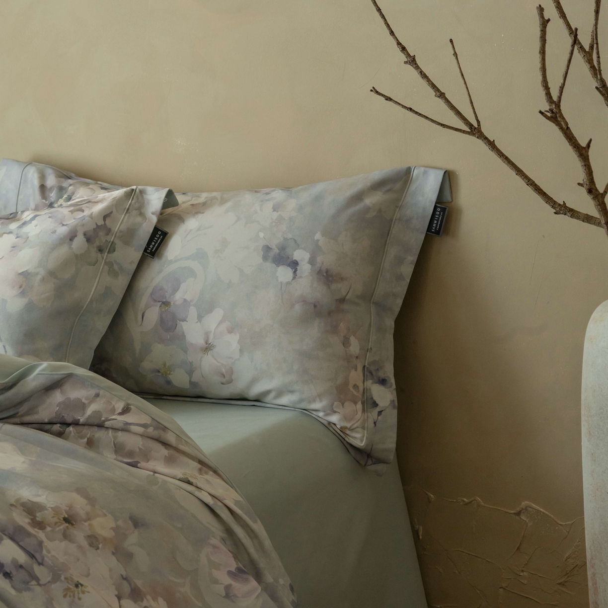 91家纺网 家纺一手货源 找家纺 三味舒屋 2025新款50s全棉纯棉磨毛印花四件套-秋日绮梦 楼兰梦境蓝