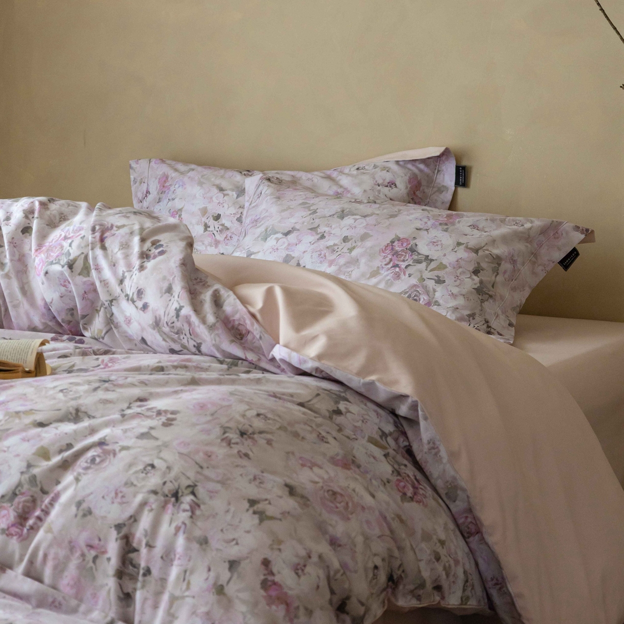 91家纺网 家纺一手货源 找家纺 三味舒屋 2025新款50s全棉纯棉磨毛印花四件套-秋日绮梦 塞纳花影粉