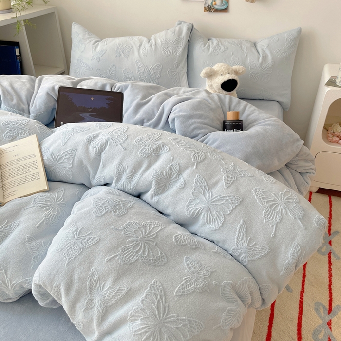 91家纺网 家纺一手货源 找家纺 （总）六巷胡同 2025新款INS博主风蝴蝶雕花A类牛奶绒四件套