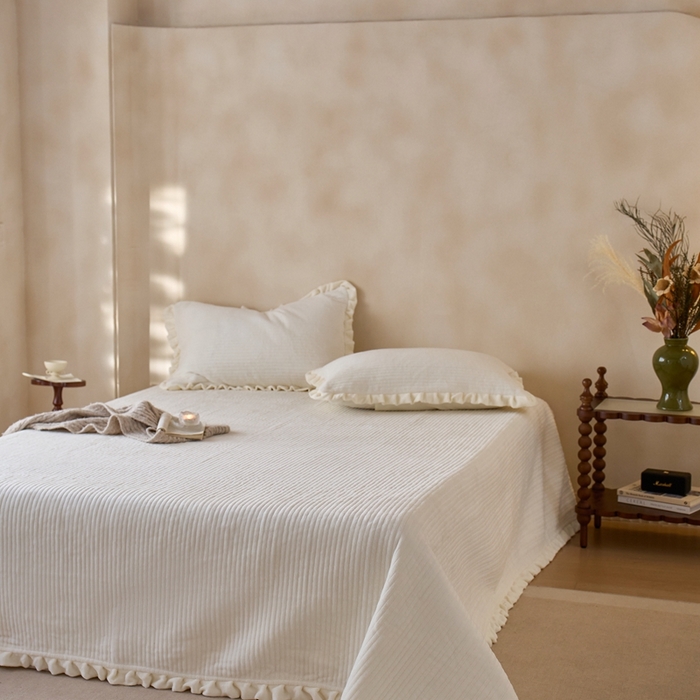 91家纺网 家纺一手货源 找家纺 （总）安莱生活 2025年秋冬新品200克牛奶绒花边床盖单品床盖床盖单件