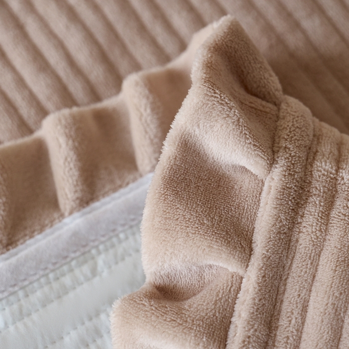 91家纺网 家纺一手货源 找家纺 安莱生活 2025年秋冬新品200克牛奶绒花边床盖单品床盖床盖单件 卡其